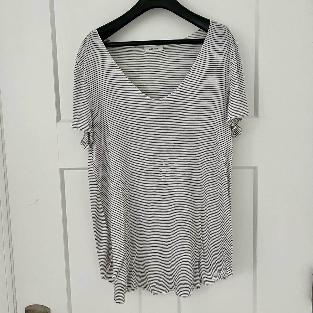 Mod Ref white + black striped tee